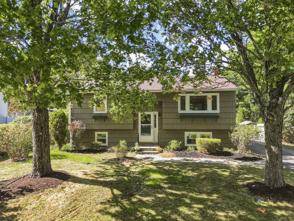 19 Ellen Circle Yarmouth