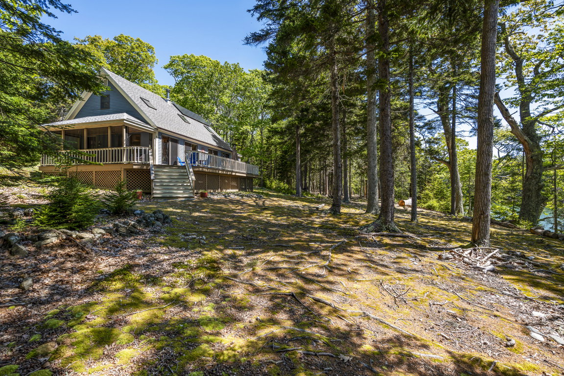39 Birch Island S Street Harpswell