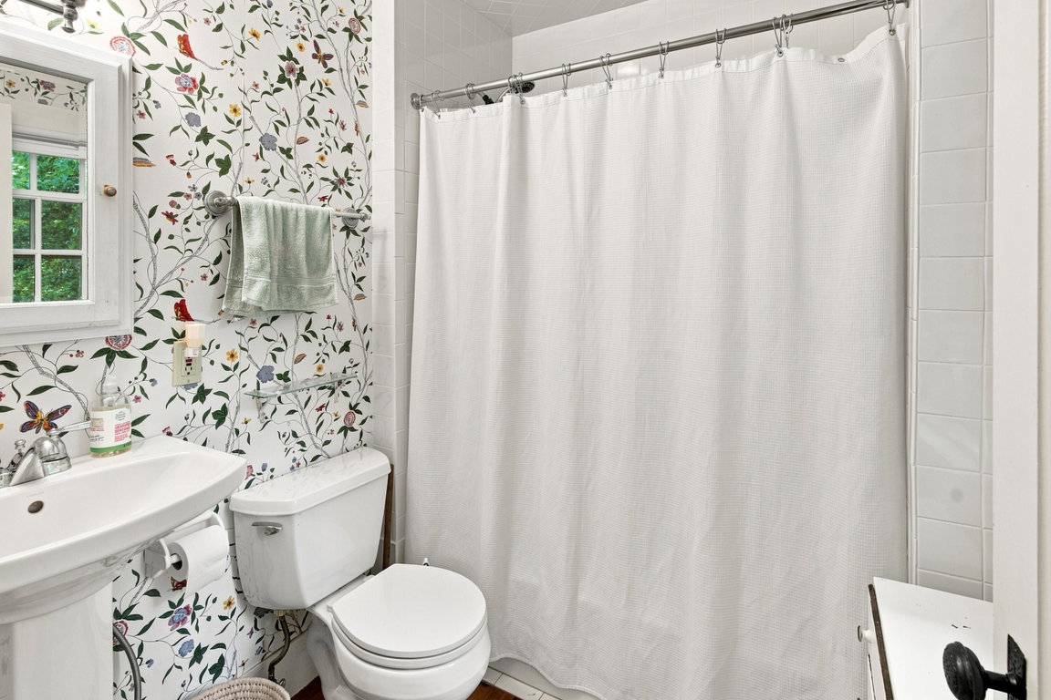 2nd Floor hall bath