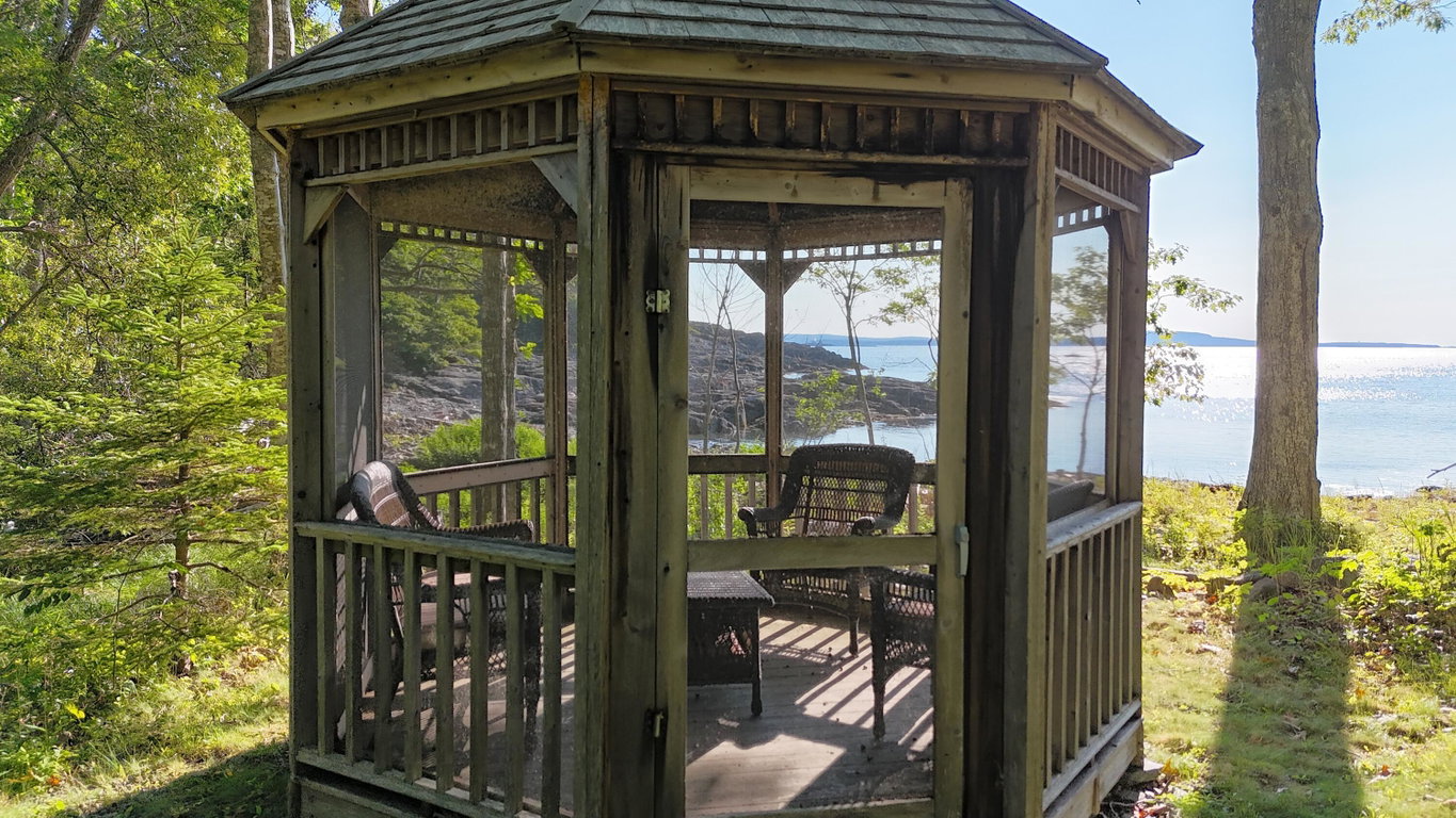 gazebo close