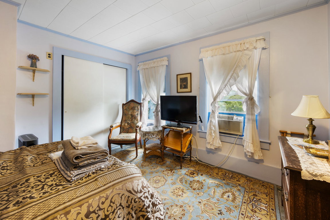 Upstairs bedroom #2