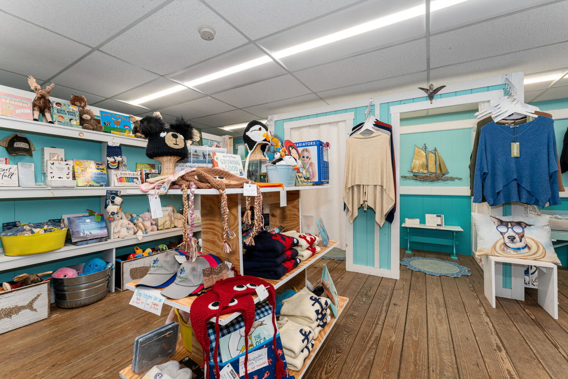 RETAIL SPACE 8