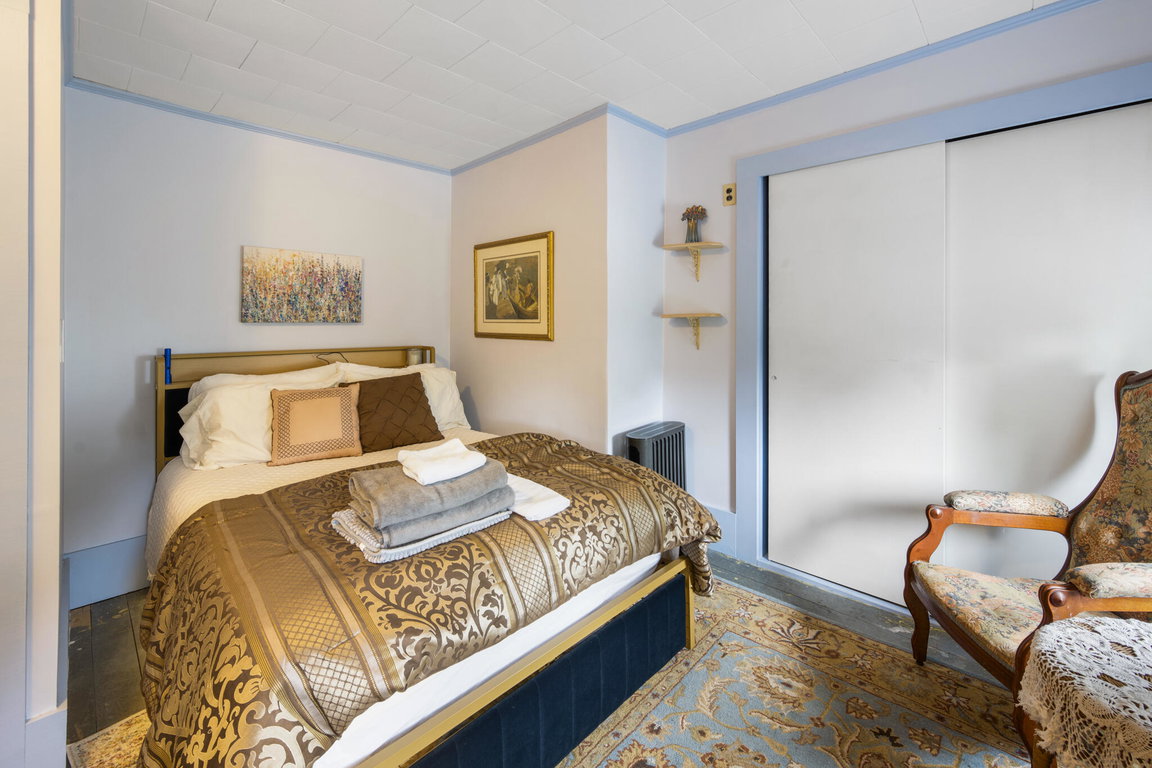 Upstairs bedroom #2