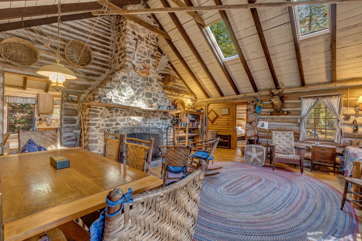 4-web-or-mls-25-dickens-farm-rd