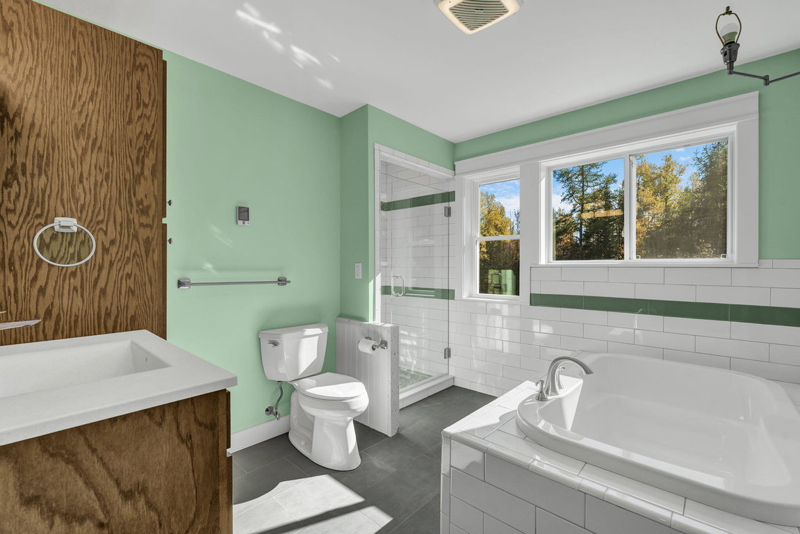 6-web-or-mls-1212-eastbrook-rd