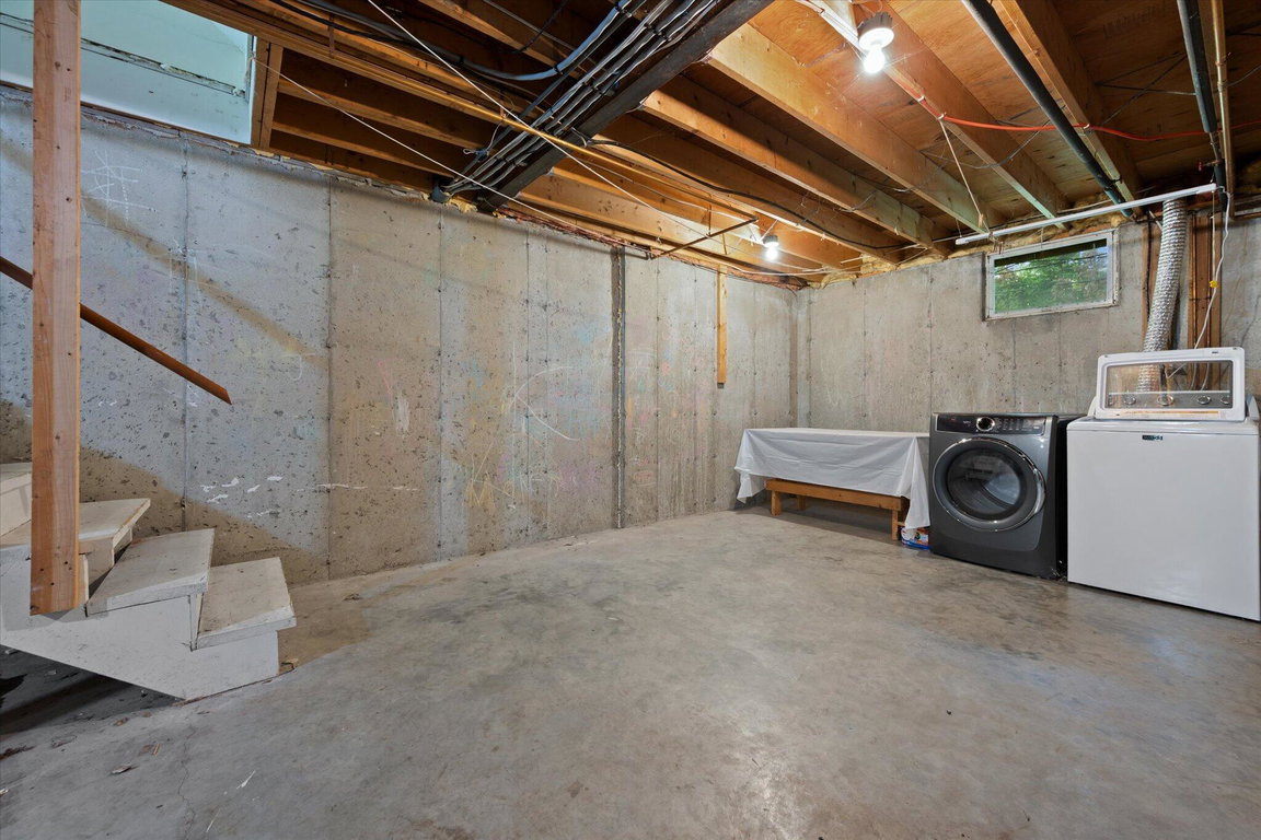 43-Basement, Laundry