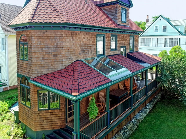 In town renovated 6 bedroom house.