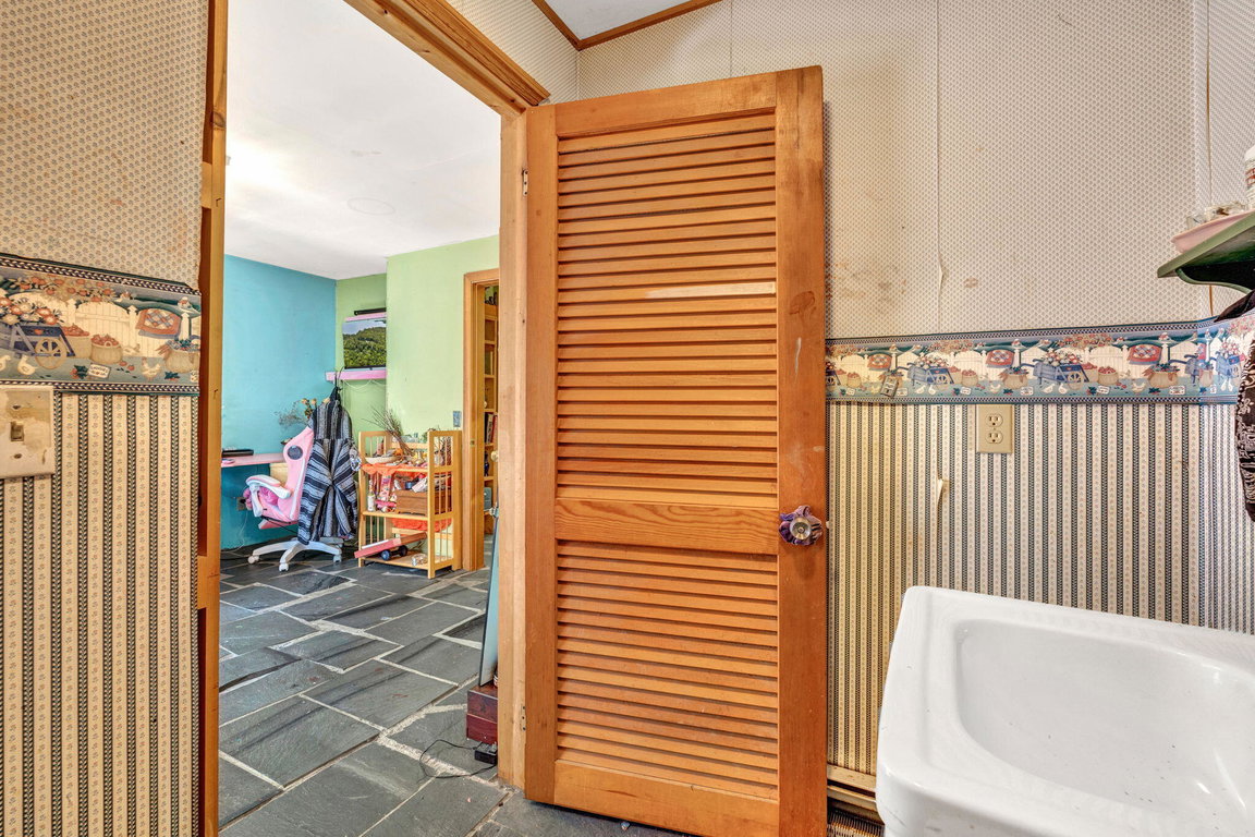 10-web-or-mls-26-wolf-cove-rd
