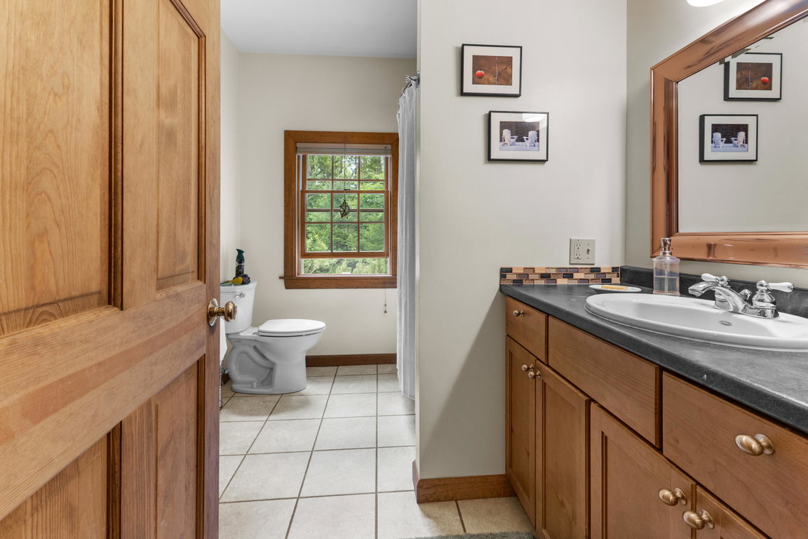 Downstairs full Bathroom