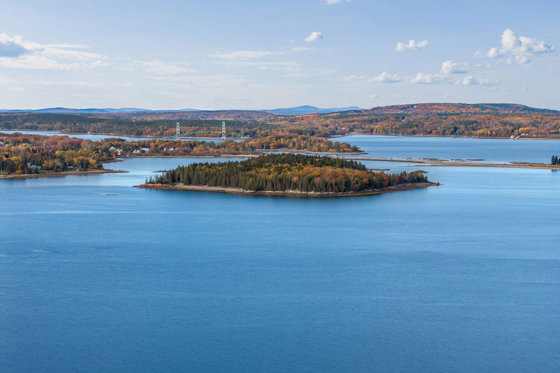 19-web-or-mls-495-north-deer-isle-land