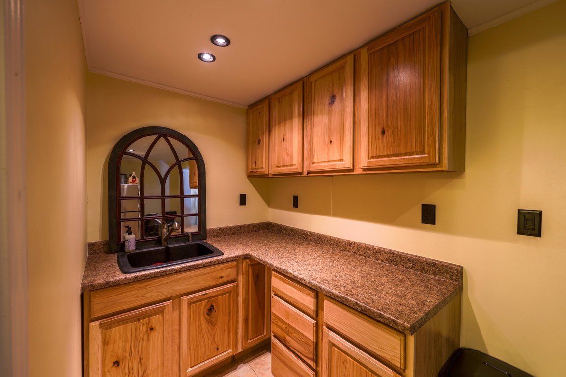 _AT11854-HDR