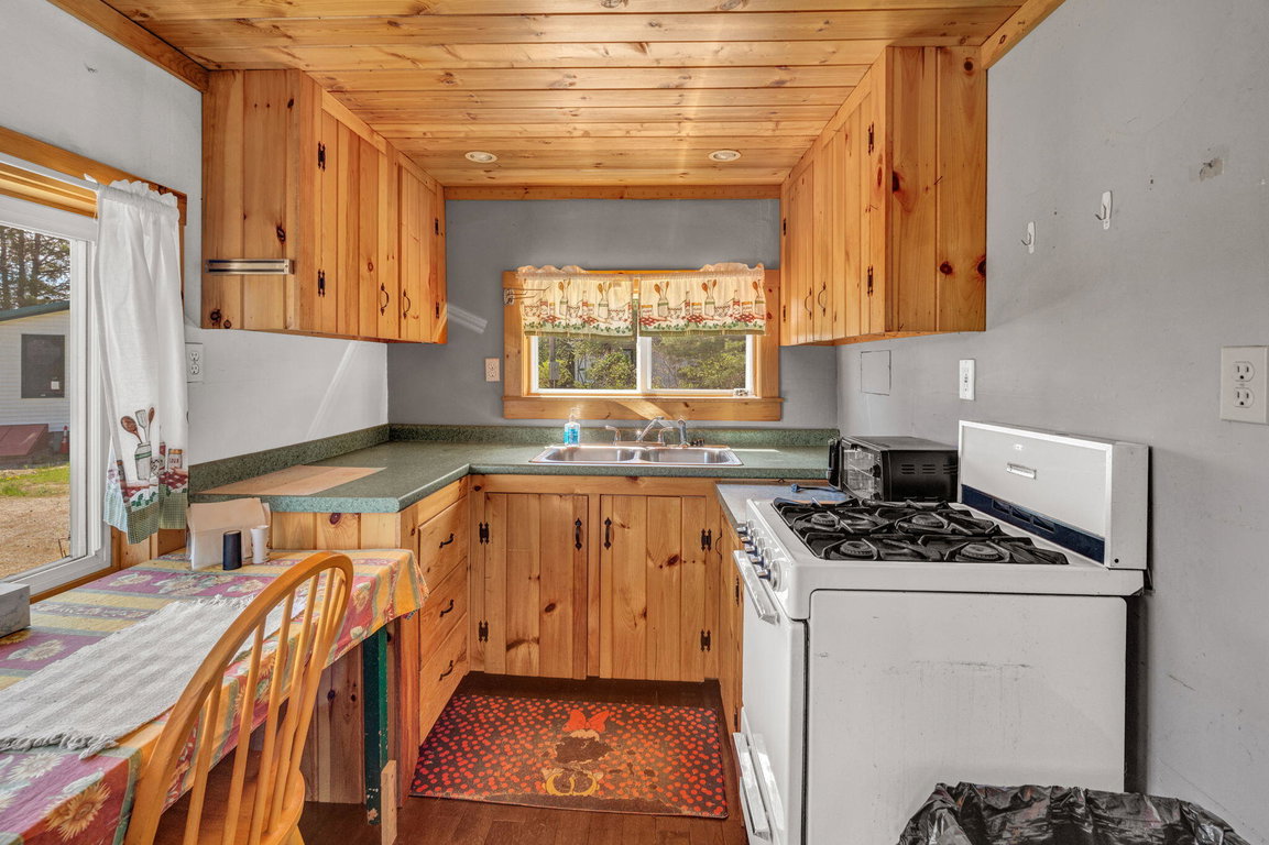 21-web-or-mls-137-w-franklin-rd
