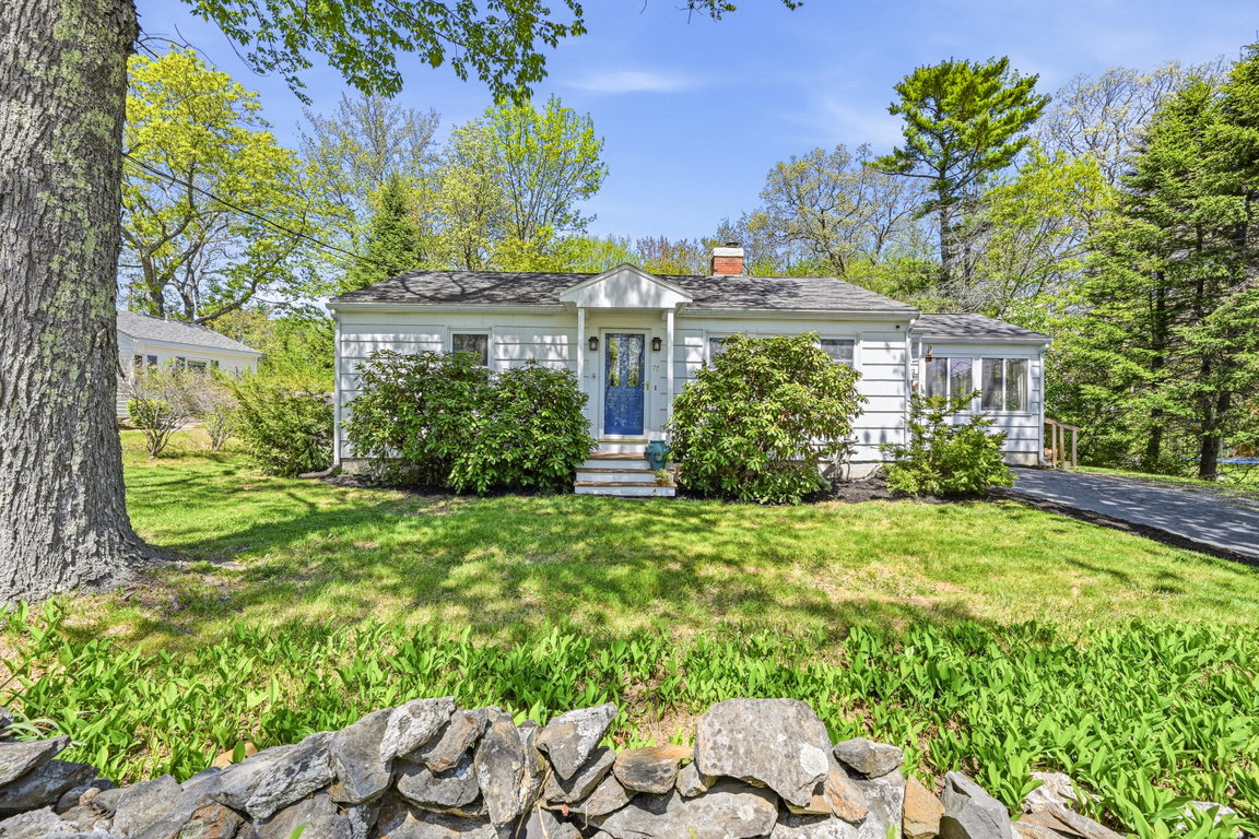 77 Lunt Road Falmouth