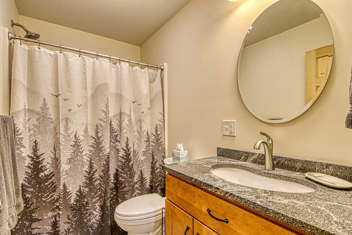 011-015-DSC 8687-2996x2000