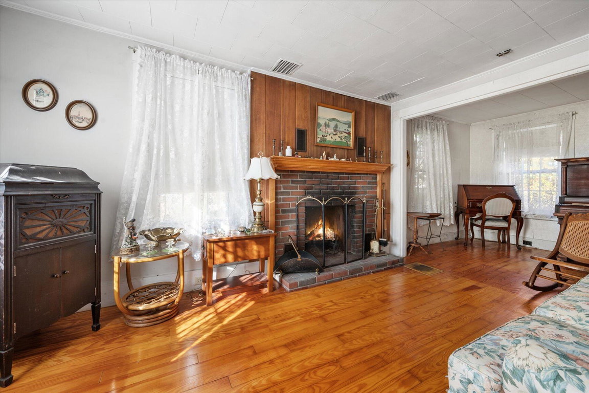 20-Living Room