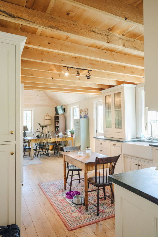 Kitchen & Dining