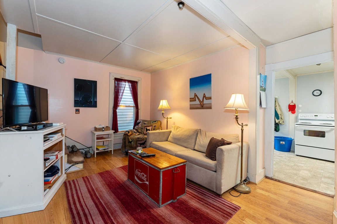 APT. LIVING ROOM (3)