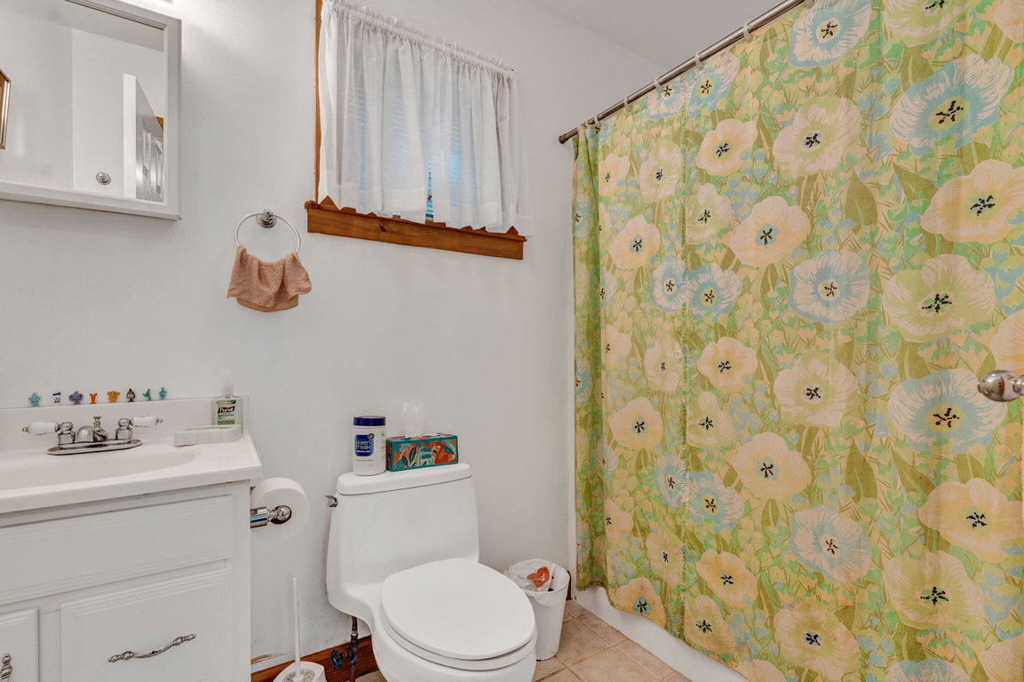 20-web-or-mls-142-e-point-rd