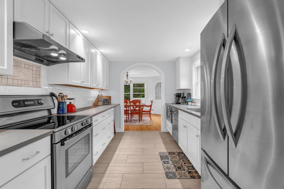 225-web-or-mls-425-seawall-rd