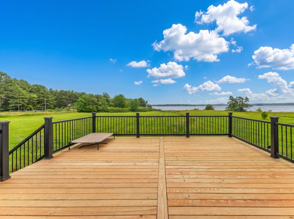 Huge Deck