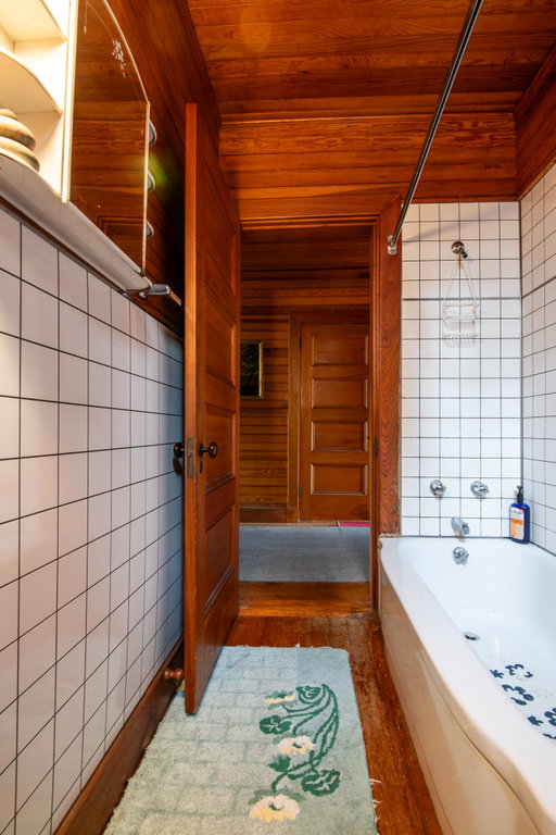 23-Full Bath Church House-6149