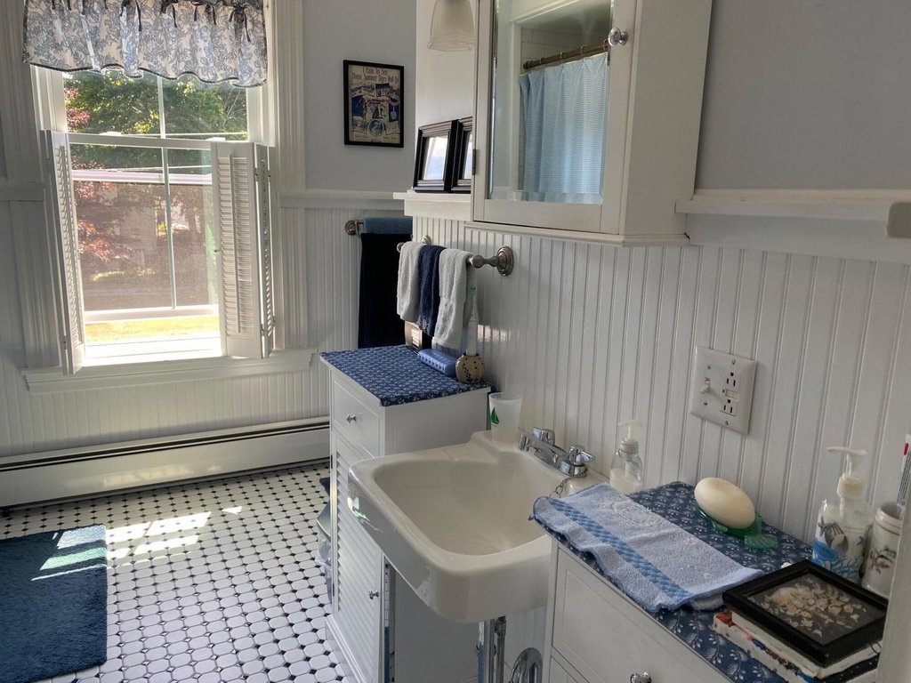 Bath/Laundry