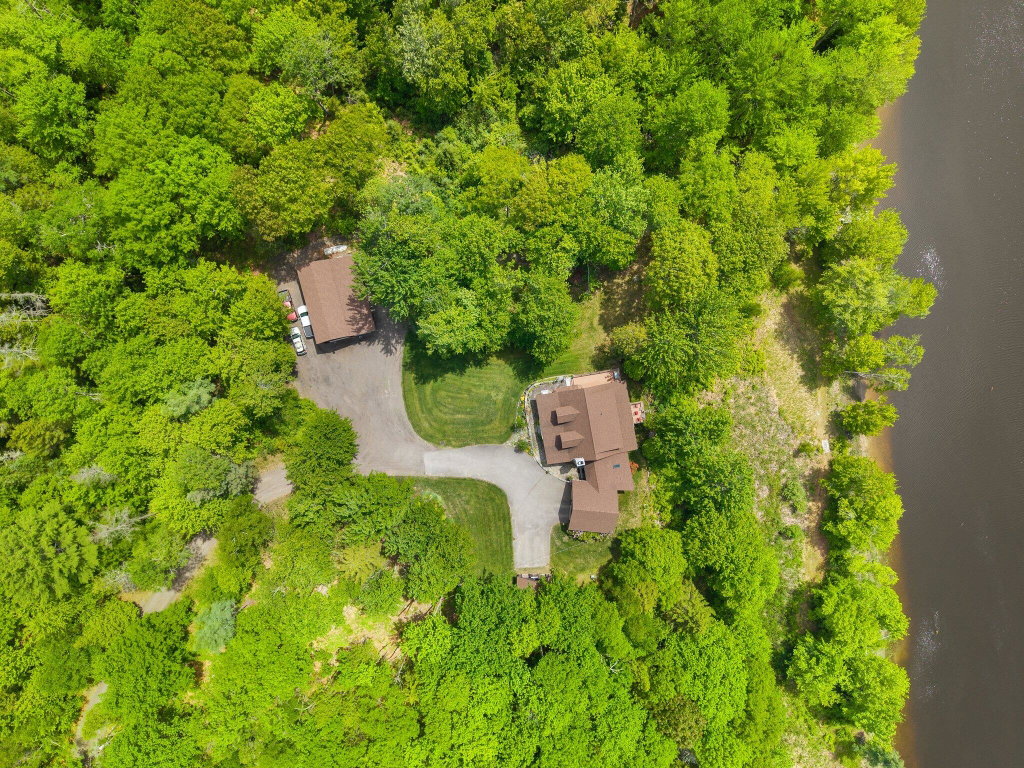 31 Hallbrook Way