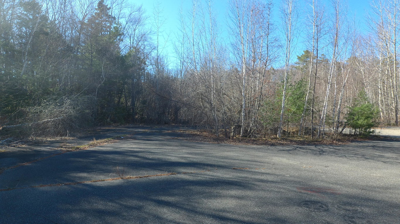 M6L137L141 Commercial Street Rockport