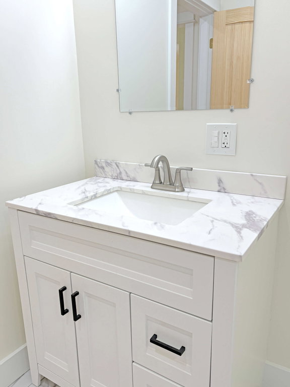 Bathroom 2 of 2 (3)