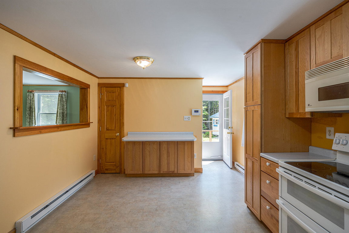 10-482 West Bay Road-DTP_websize