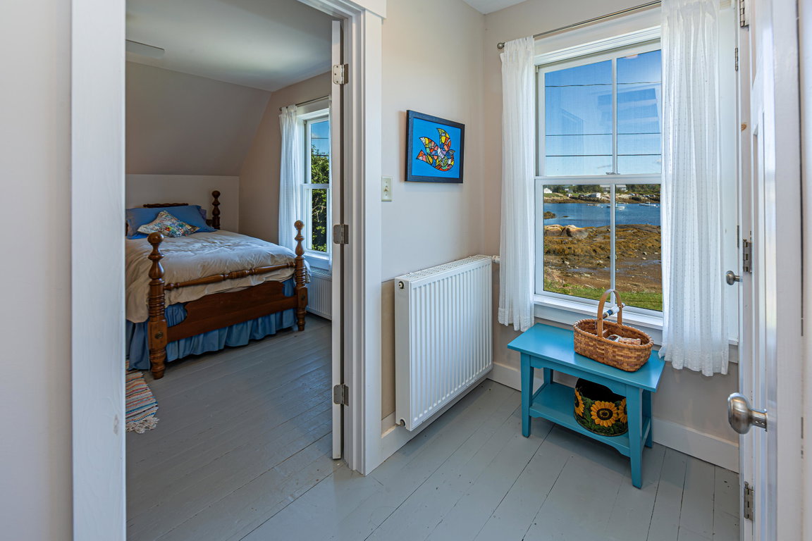 2nd floor hall & view