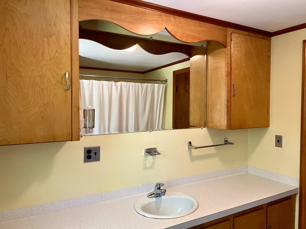 Full bathroom on second floor