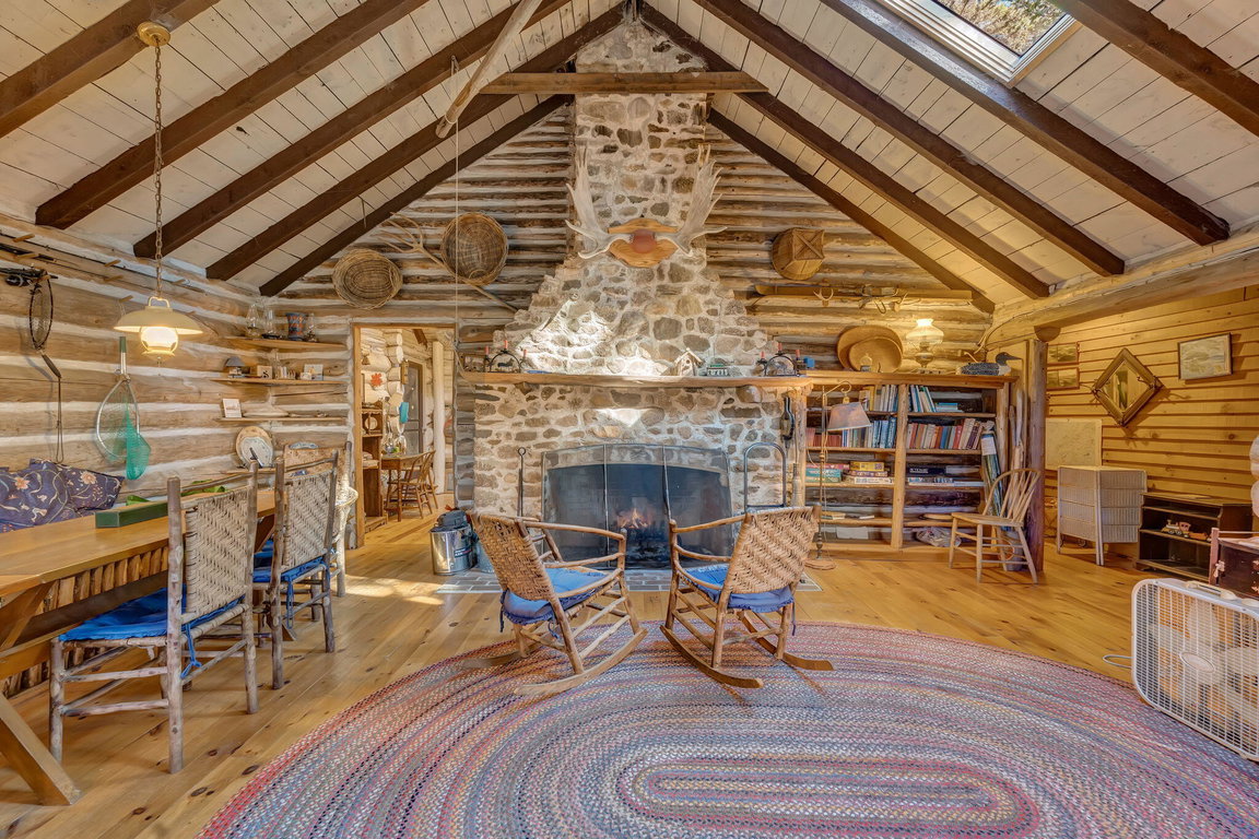 5-web-or-mls-25-dickens-farm-rd