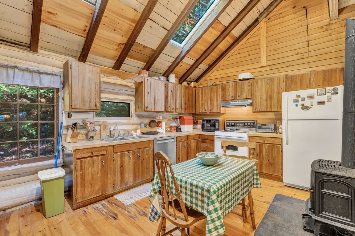 15-web-or-mls-25-dickens-farm-rd
