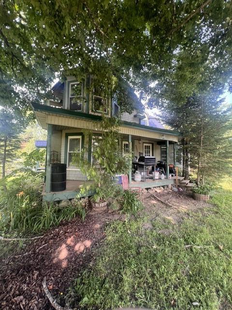 1004 Estabrook Road Amity