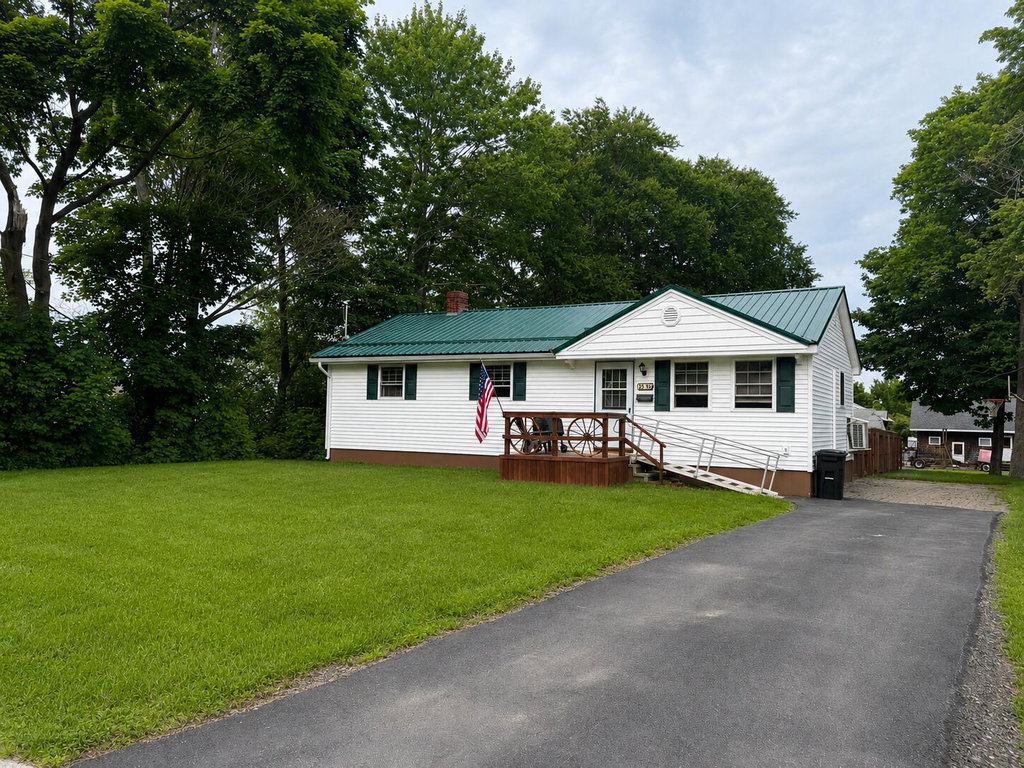 25 1/2 Elm Street East Millinocket