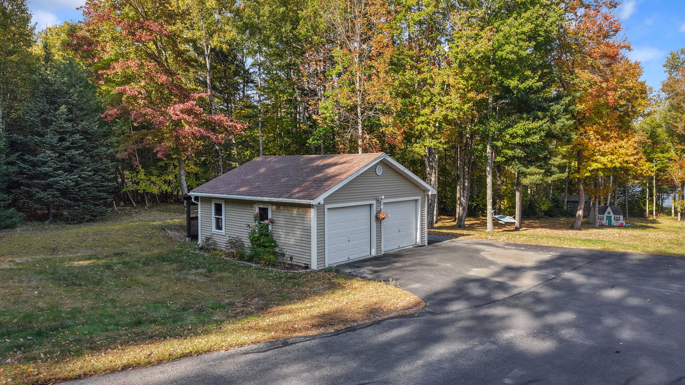 Detached 2 car garage