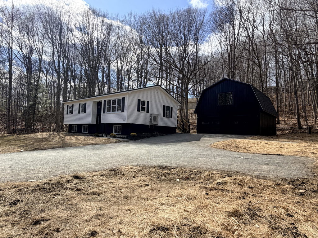 320 Eight Rod Road Augusta