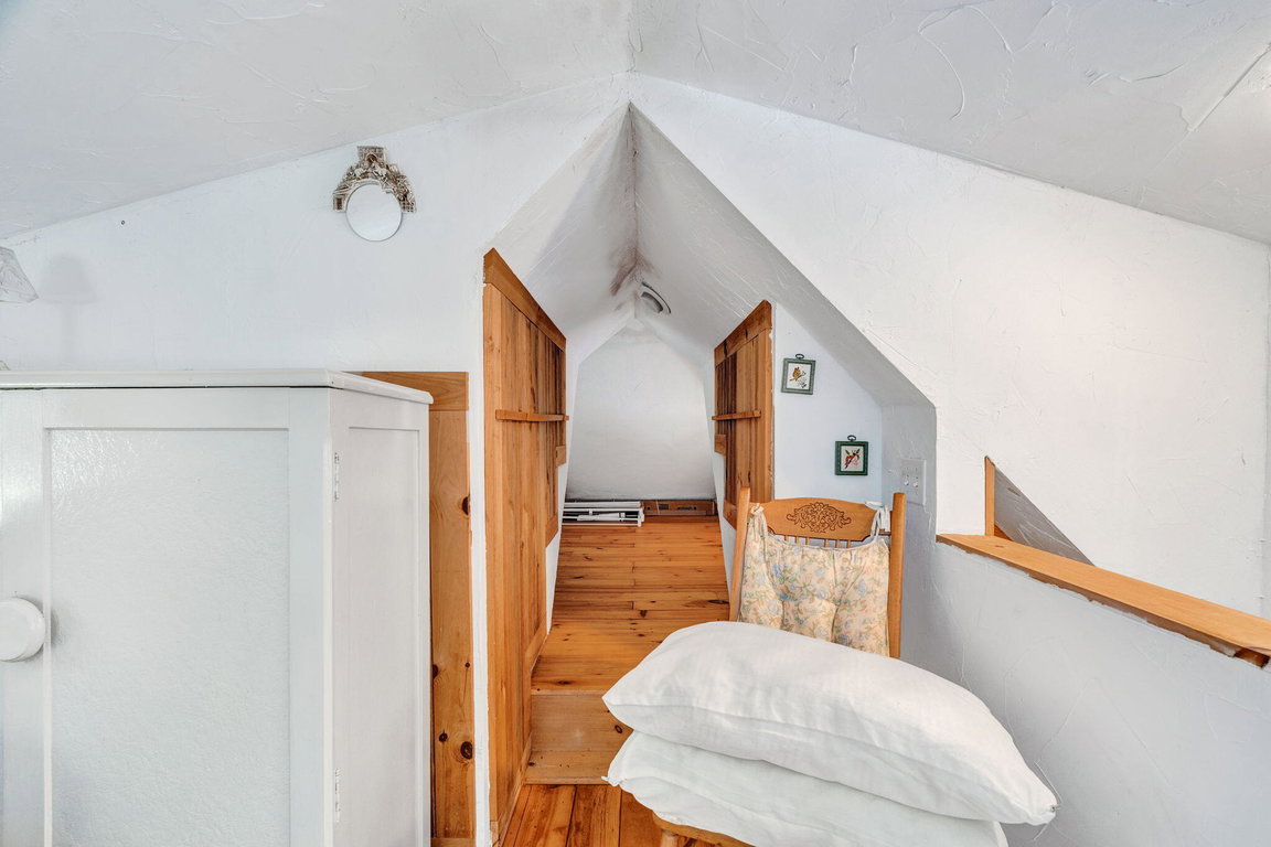 39-web-or-mls-142-e-point-rd