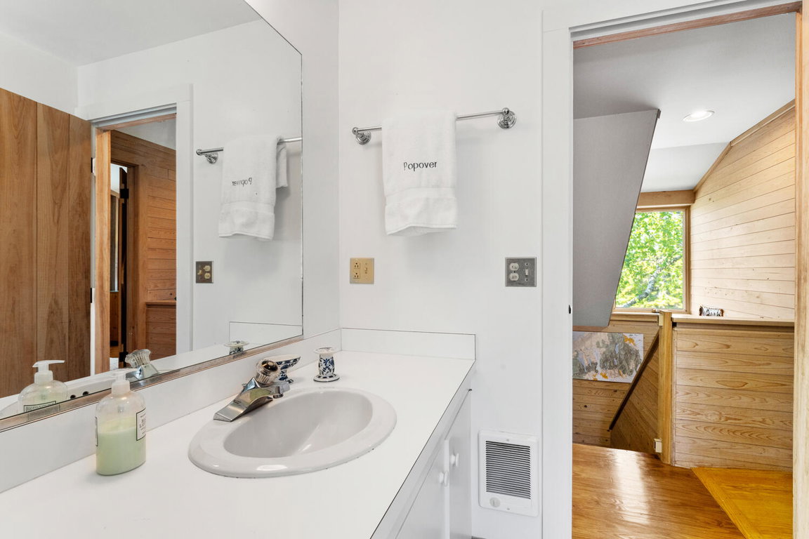 Upstairs Full Bath