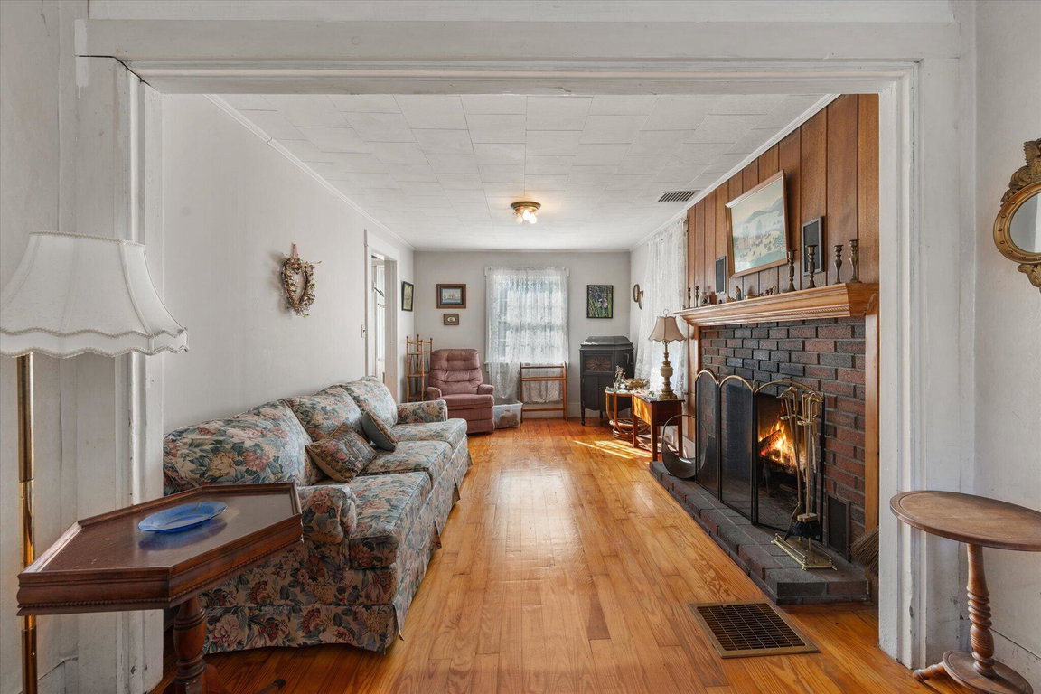 23-Living Room