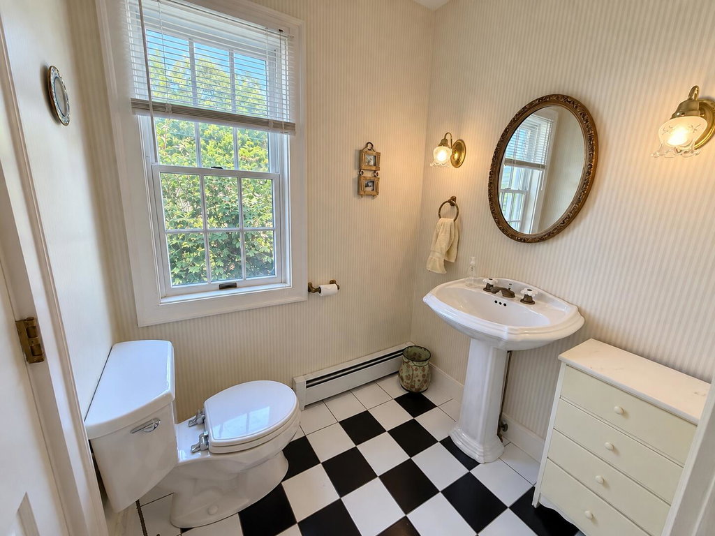 Powder Room - 1/2 Bath