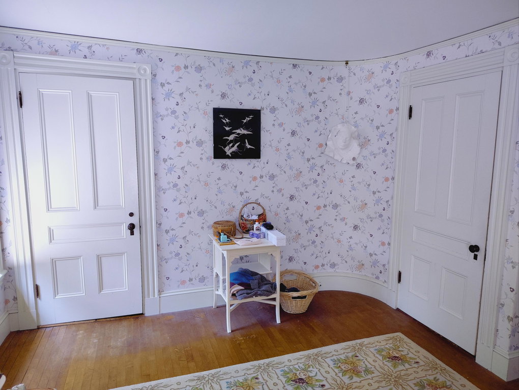Curved wall
