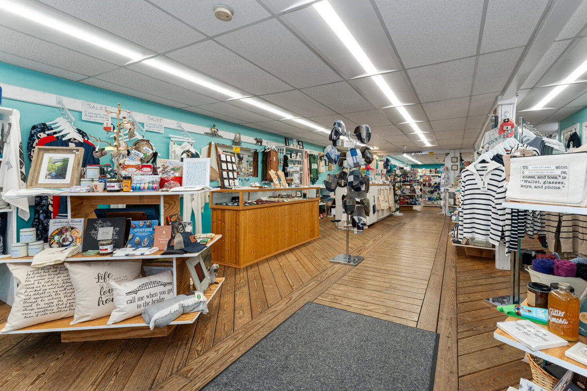 RETAIL SPACE 2