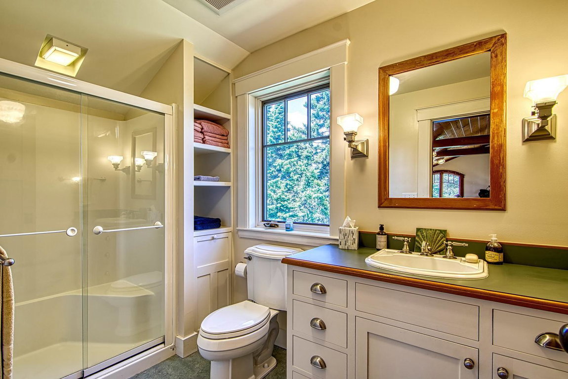 Bathroom 2 - 2nd floor