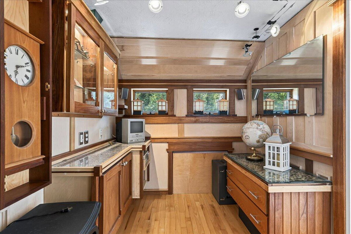 18-107 Ledgelawn Ave (33 of 96)