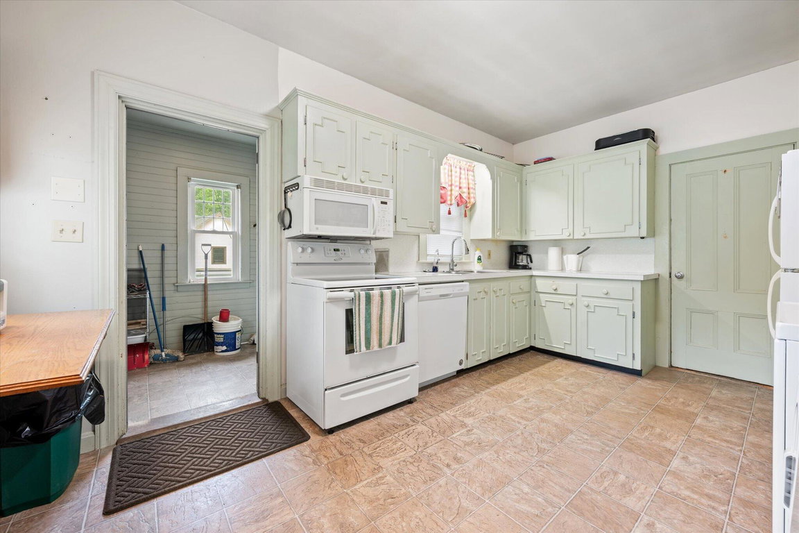 13-Kitchen