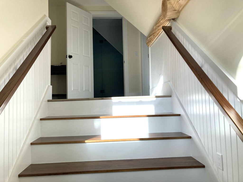 From landing to 2nd floor hallway.