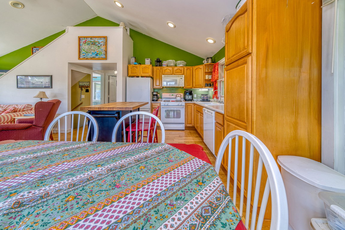 Kitchen Dining area to kitchen and hallw