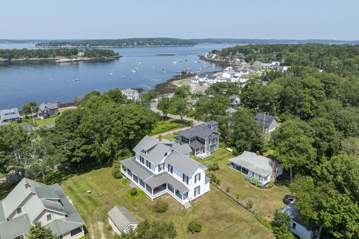 9 Grove Street Boothbay